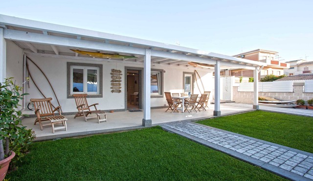 Detached cottage with patio and garden, up to 6 people