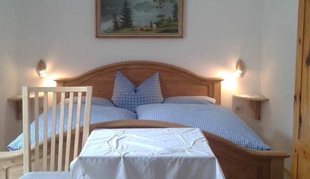 Double room without shower and toilet - organic farm Seemanngut in Vordersee