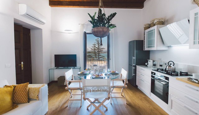 DuoMo SeaView Design-Luxurious, renovated and air-conditioned-Sea View-Free WiFi