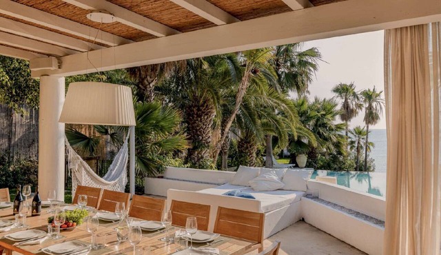 Elegant 7 Bedroom Villa, Pool and Panoramic Sea Views
