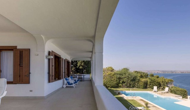 Elegant 7 Bedroom Villa, Pool and Panoramic Sea Views