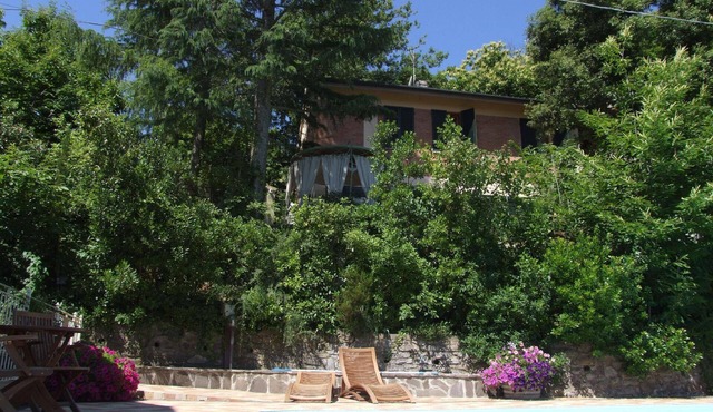 Erica' flat with shared pool in Sassetta