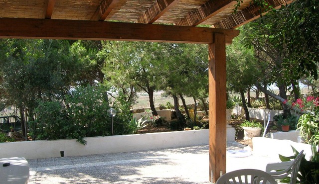 FAVIGNANA: STUDIO 2 PLACES IMMERSED IN THE GREEN OF A WONDERFUL PINETA