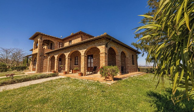 Flat,one floor,private terrace,A/C,wine estate with pool,Spa,children friendly in Toscana