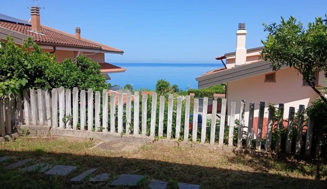 Garden near the beach (PIEDIGROTTA GARDEN)