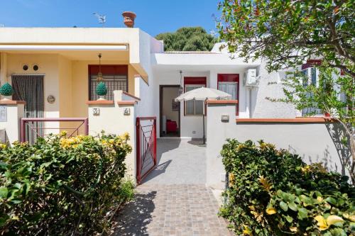 GuestHost - Bright Apartment with Patio & Terrace!