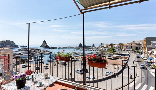 GuestHost - This comfortable 80sqm apartment can accommodate up to 3 people (distributed over 2 levels with internal stairs) located on the first floor, without a lift, of a characteristic building overlooking the Cyclops Riviera and Lachea Island. In 5 in Aci Trezza