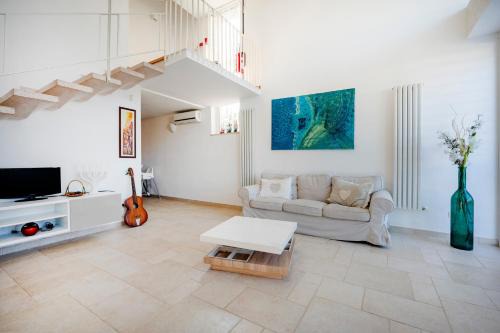 GuestHost - Villa Armida steps from the sea