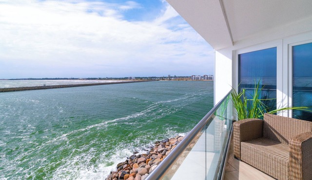 "Hafenloge": swimming pool, sea view, 2 bedrooms, terrace, directly on the Baltic Sea. in Olpenitz