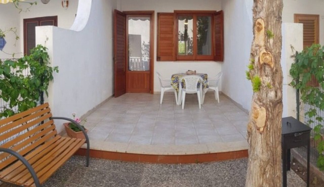 Holiday Home 'Maltese' with Shared Terrace, Wi-Fi & Air Conditioning