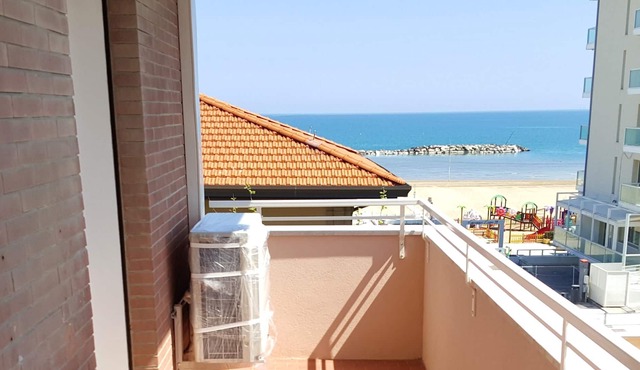 Homerez - Beautiful appartement for 6 ppl. with sea view and balcony at Viserba in Viserba