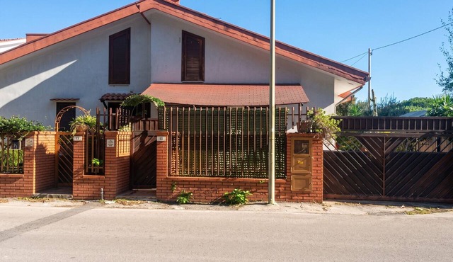 Homerez - House in Laura