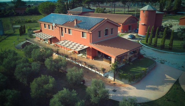 Homerez - Spacious Villa with Pool in Segni