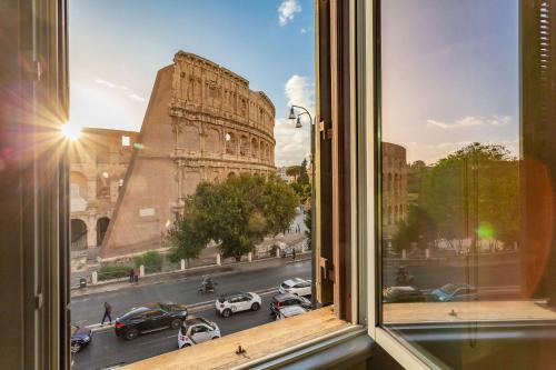 Iconic apartment with unique Colosseum view in Rome