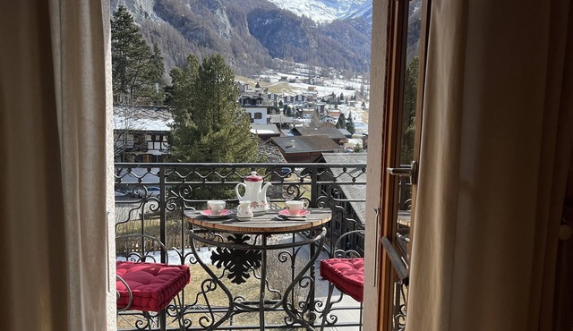 In Evolene, sunny studio with stunning view over the mountains in Evolène