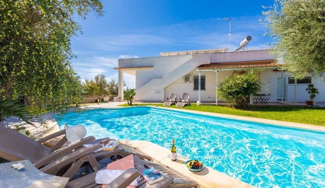 Villa Malamuri - Four Bedroom Villa, Sleeps 10