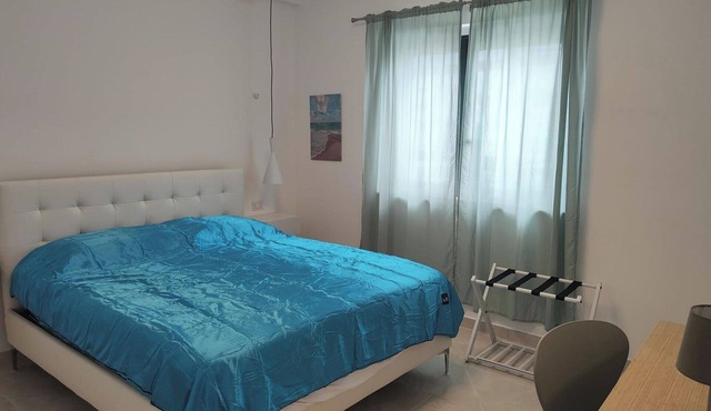 Apartment - Sleeps 4 - Pool - Parking