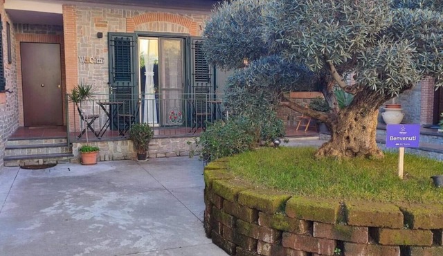 Midway House Apartment with free internal parking in Sant'Egidio del Monte Albino