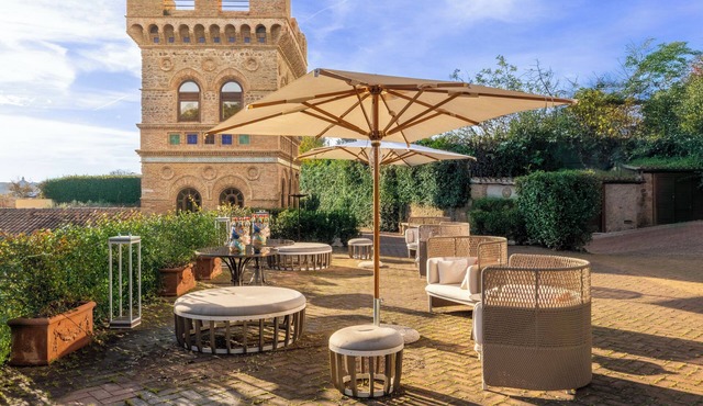LA TORRE DELLA LUNA with private pool overlooking St. Peter's