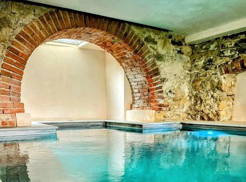 Lavish villa with spa, pool, Turkish bath in Montaldo
