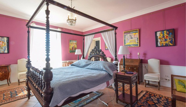 Live in style in this beautiful vacation apartment with sea view in Amantea.