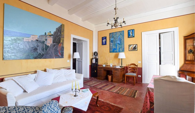 Live in style in this beautiful vacation apartment with sea view in Amantea.