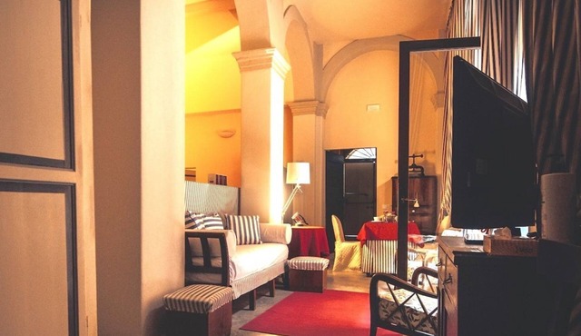 LOGGIA a PALAZZO, suite molto grande, centro storico, 7 km dal mare in FERMO