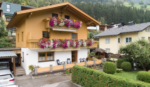 Lovely apartment close to the ski area in Matrei in Osttirol