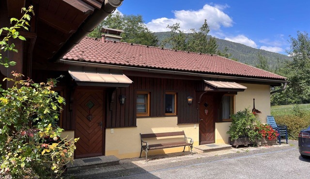 Lovely apartment in villa for 4 guests with WIFI, TV, terrace and pets allowed in Äussere Einöde