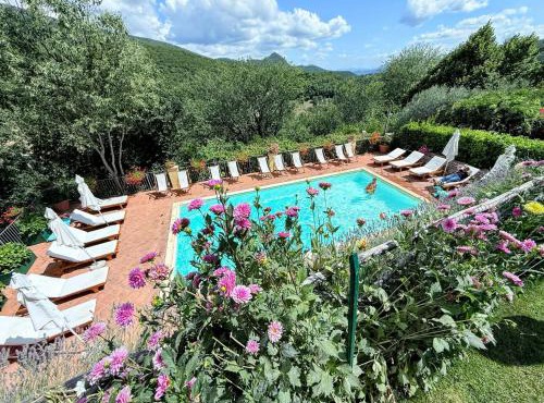 Luxurious Umbrian Retreat for 10 with Private Terrace and Pool in Torrecola