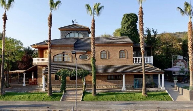 Luxury Andalusian Villa | El Balcon | 7 bedrooms | Tennis Court | Pool Table | Baena in Baena