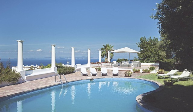 Mediterranean Style Villa with garden and pool