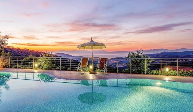 mit Aussicht und Pool by Interhome