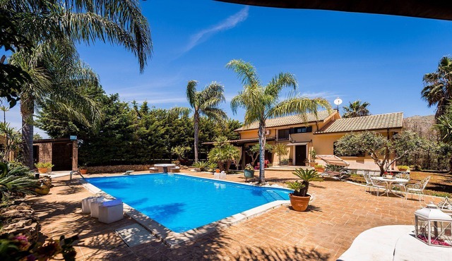 My Rental Homes - Villa Naiadi with private pool, Jacuzzi and large garden