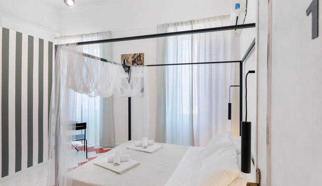 'Myla's Rooms - 1' Room with Balcony, Wi-Fi and Air Conditioning
