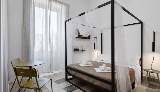 Myla's Rooms 2 with Balcony, Wi-Fi and Air Conditioning