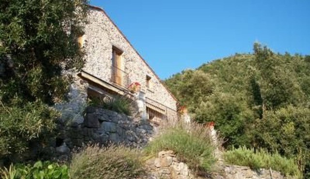 Natursteinhaus mit Panoramablick zum Meer by Interhome