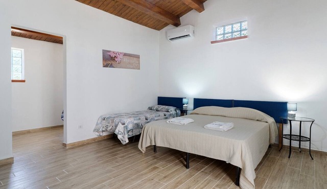 NEW LIFE Villalba Resort – Apartment '106' with Shared Terrace, Wi-Fi & Air Conditioning