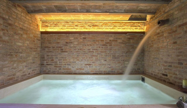 Nice apartment for 4 guests with hot tub, pool, WIFI, TV, patio and pets allowed in Montecatini Terme