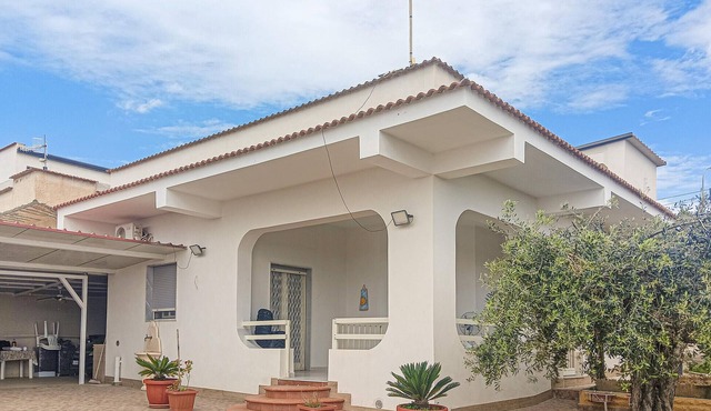 Nice home in Ribera with WiFi