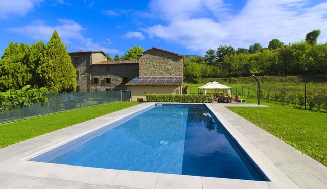 Old country mill, today a confortable holiday cottage with private and fenced swimming pool. Ideal a in Arezzo