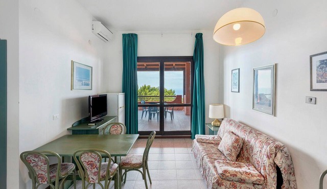 P.R. Club Bilocale Faro 28 with Sea View, Private Terrace and Air Conditioning