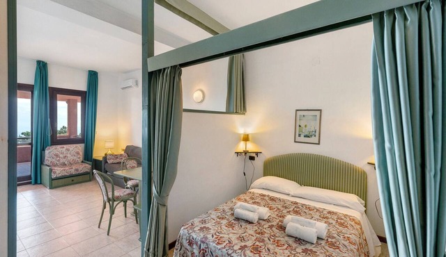P.R. Club - Two-Room Apartment Faro 26 with Sea View, Private Terrace and Air Conditioning