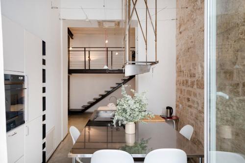 Palazzo D'Amelj Elegant Modern Loft in Bari