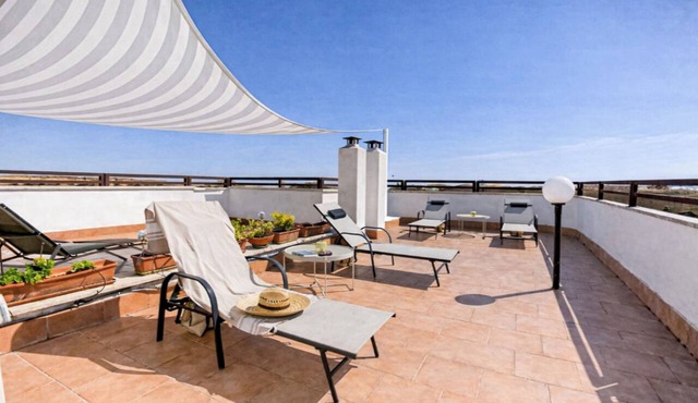 Penthouse with Terrace and Private Parking Just a Stone's Throw from Trastevere in Roma