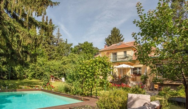 Private room in Perchtoldsdorf near Vienna with pool in Perchtoldsdorf