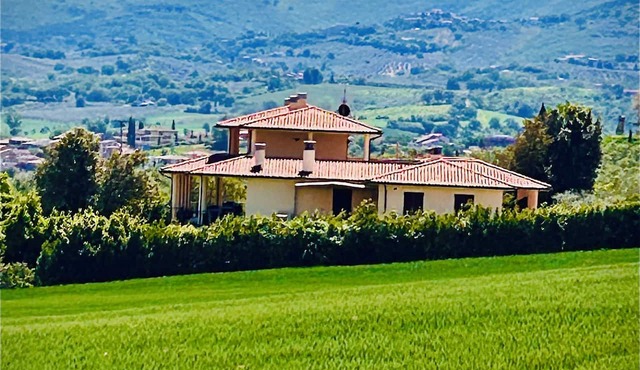 Private villa in Umbria with a swimming pool – Villa Rita – Sleeps: 20 in Bastardo