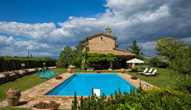Private Villa with private pool, A/C, WIFI, TV, terrace, panoramic view, close to Porto Recanati in Potenza Picena