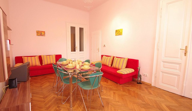 Raisa big 2 ci. Apartment with large terrace and kitchen in Pressbaum