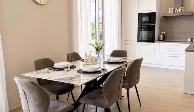 Relaxation, comfort, and nature, with on-site parking and a terrace, just 5 minutes from the beach. in Trappitello